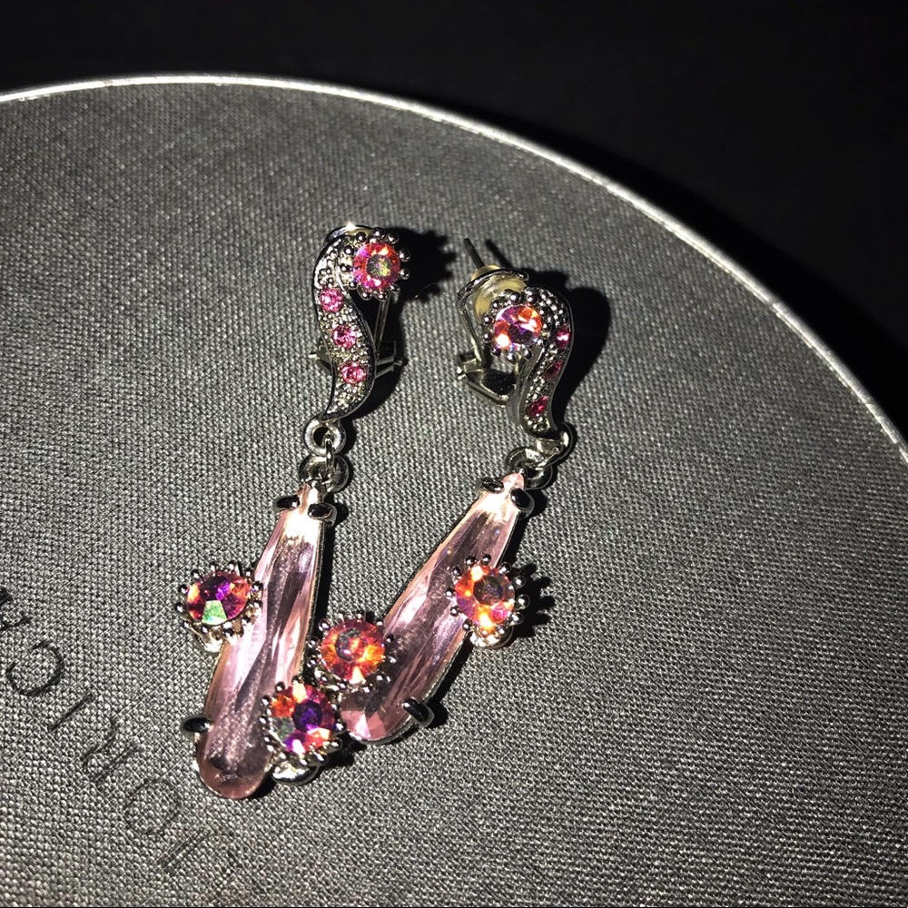 NEW PINK AND SILVER DANGLING EARRINGS